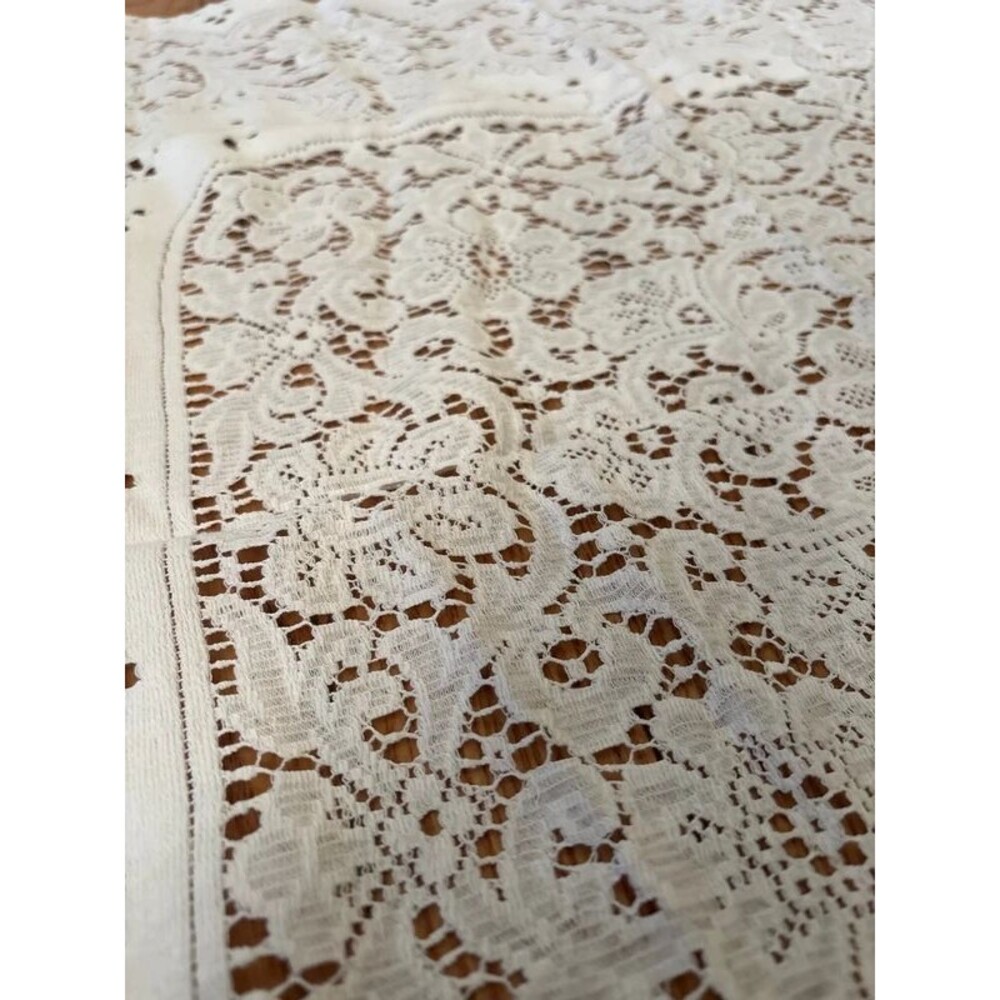 Lace tablecloth vintage handmade doily white floral grandmacore - Picture 3 of 7
